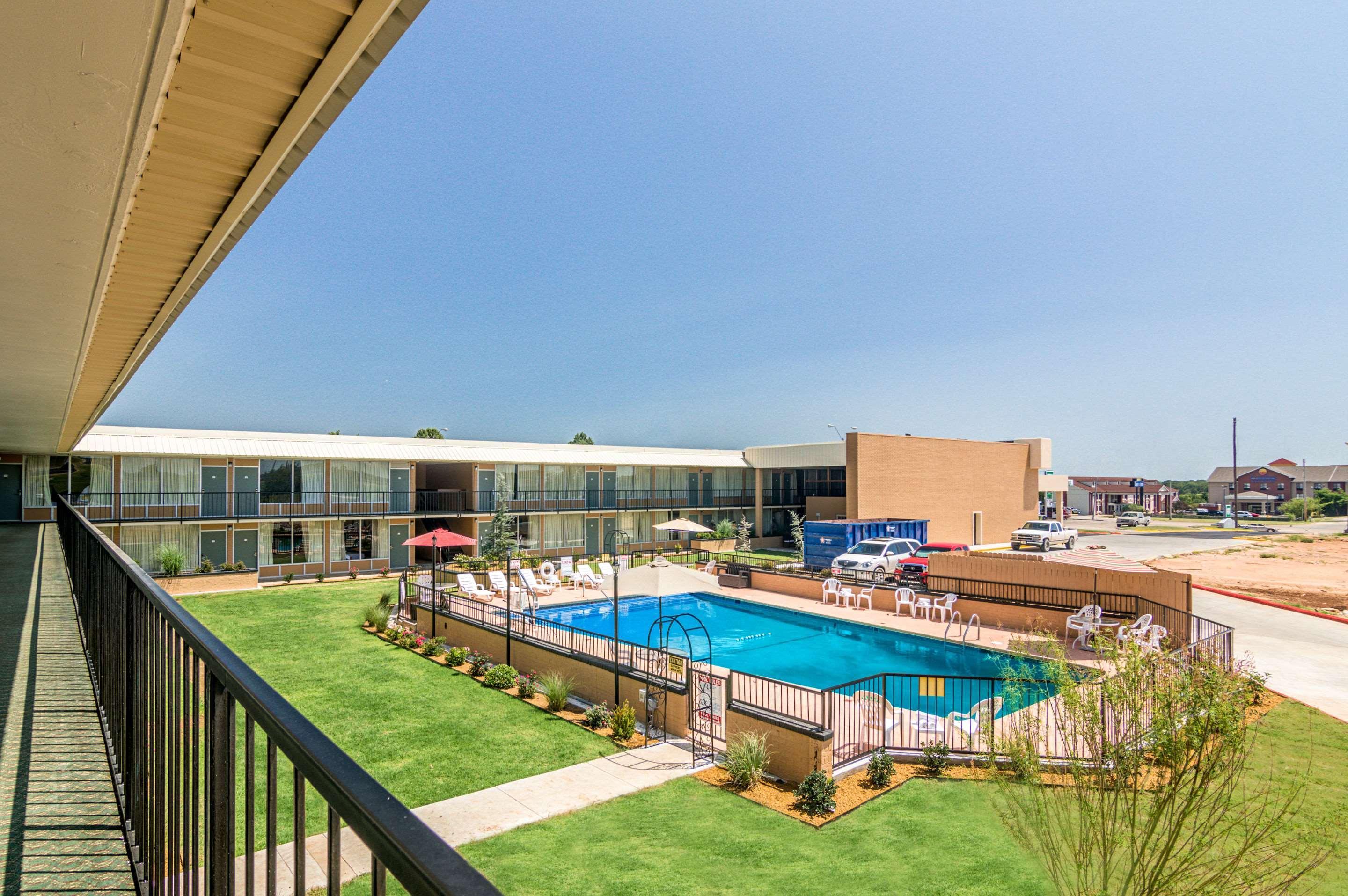 Quality Inn Shawnee I-40 Esterno foto