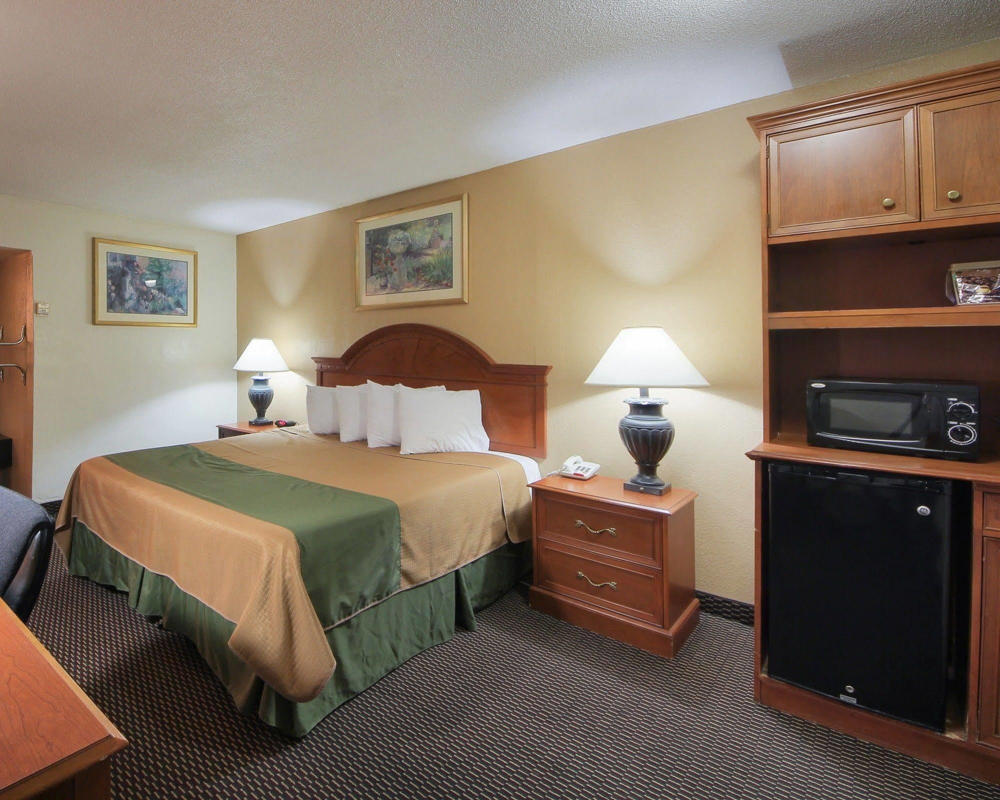 Quality Inn Shawnee I-40 Esterno foto