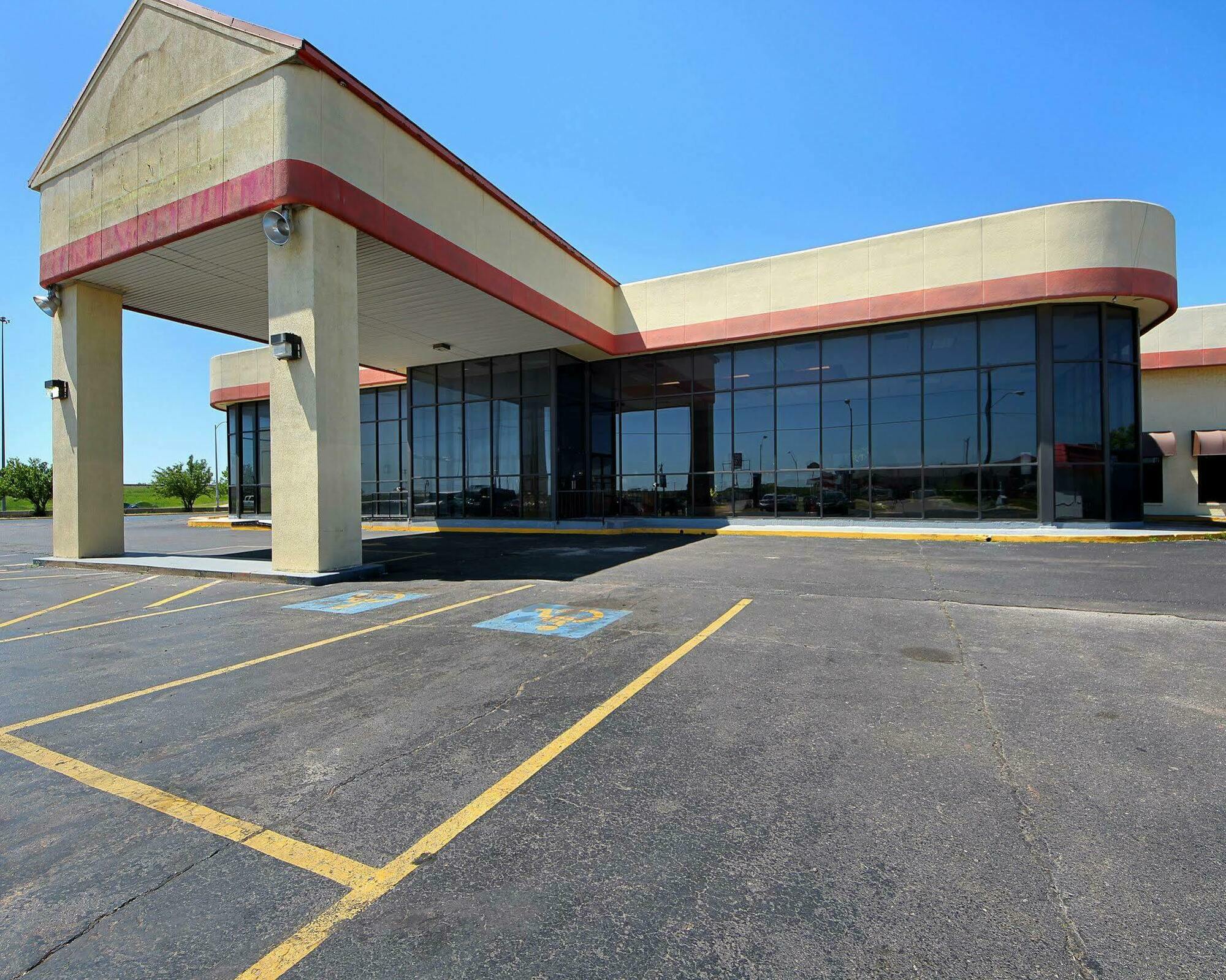 Quality Inn Shawnee I-40 Esterno foto